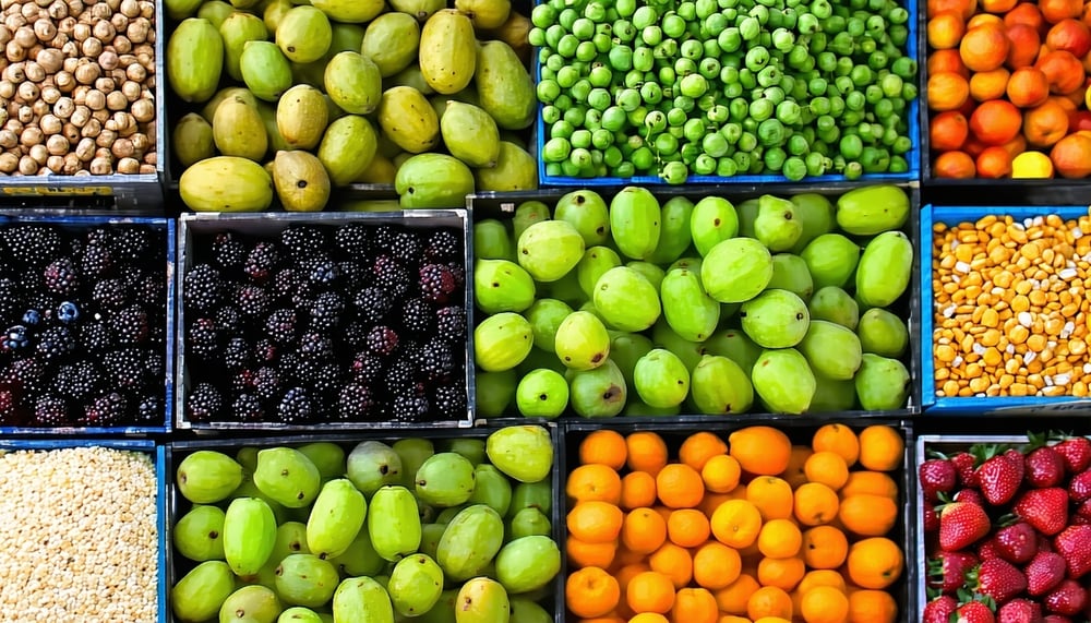Selección de alimentos frescos como aceitunas, encurtidos y frutos secos en Provemax Selección de alimentos frescos como aceitunas, encurtidos y frutos secos en Provemax